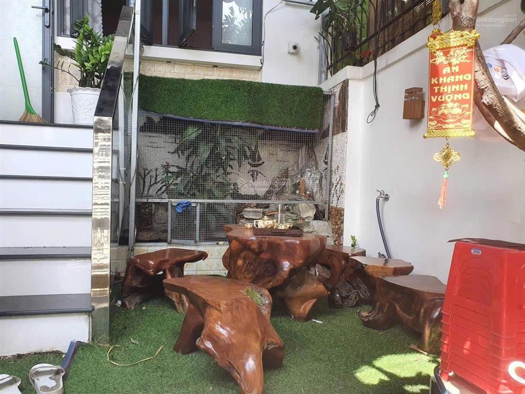 Bán nhà biệt thự, ngang 8 m trệt 2 lầu, cách siêu thị bigc (go) tầm 300 m, giáp thủ đức