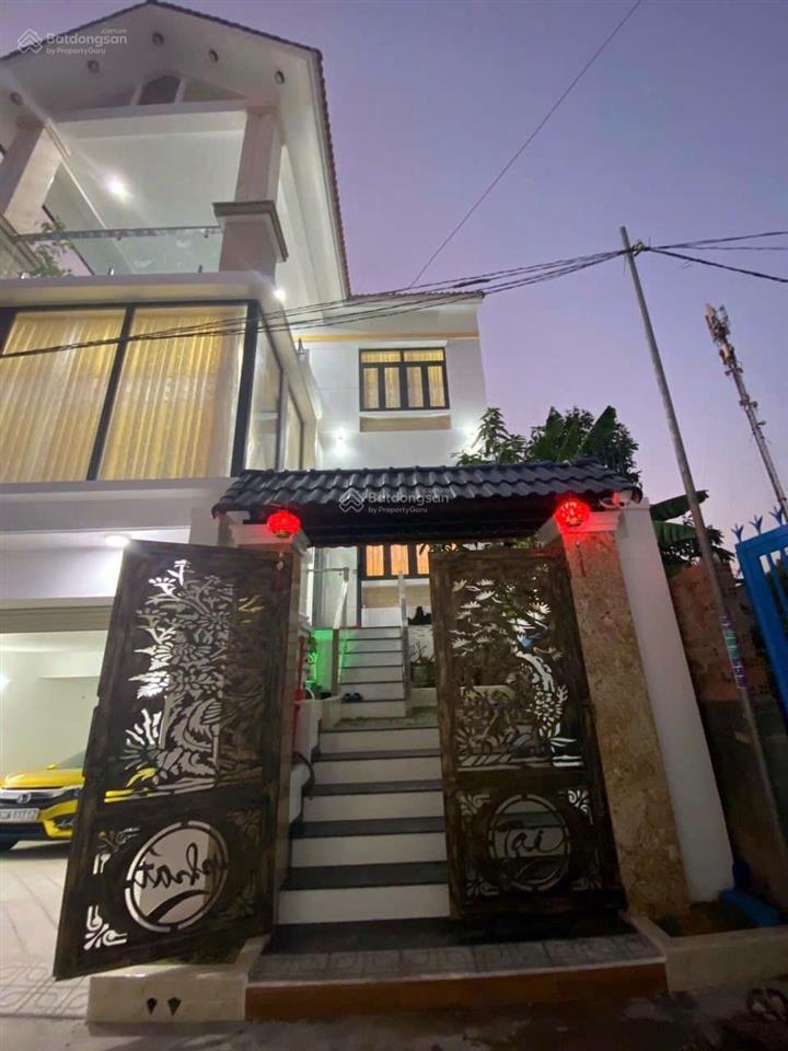 Bán nhà biệt thự, ngang 8 m trệt 2 lầu, cách siêu thị bigc (go) tầm 300 m, giáp thủ đức