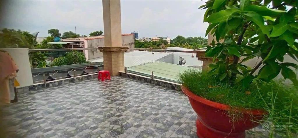 Bán nhà biệt thự, ngang 8 m trệt 2 lầu, cách siêu thị bigc (go) tầm 300 m, giáp thủ đức