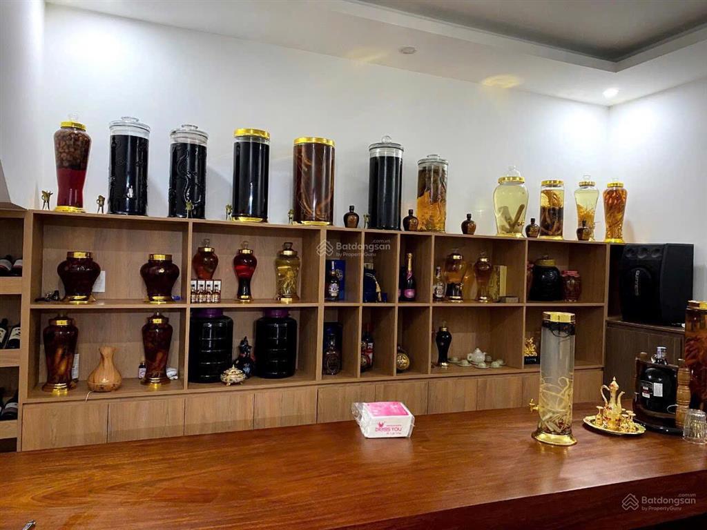 Bán nhà biệt thự, ngang 8 m trệt 2 lầu, cách siêu thị bigc (go) tầm 300 m, giáp thủ đức
