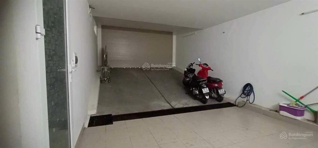 Bán nhà biệt thự, ngang 8 m trệt 2 lầu, cách siêu thị bigc (go) tầm 300 m, giáp thủ đức