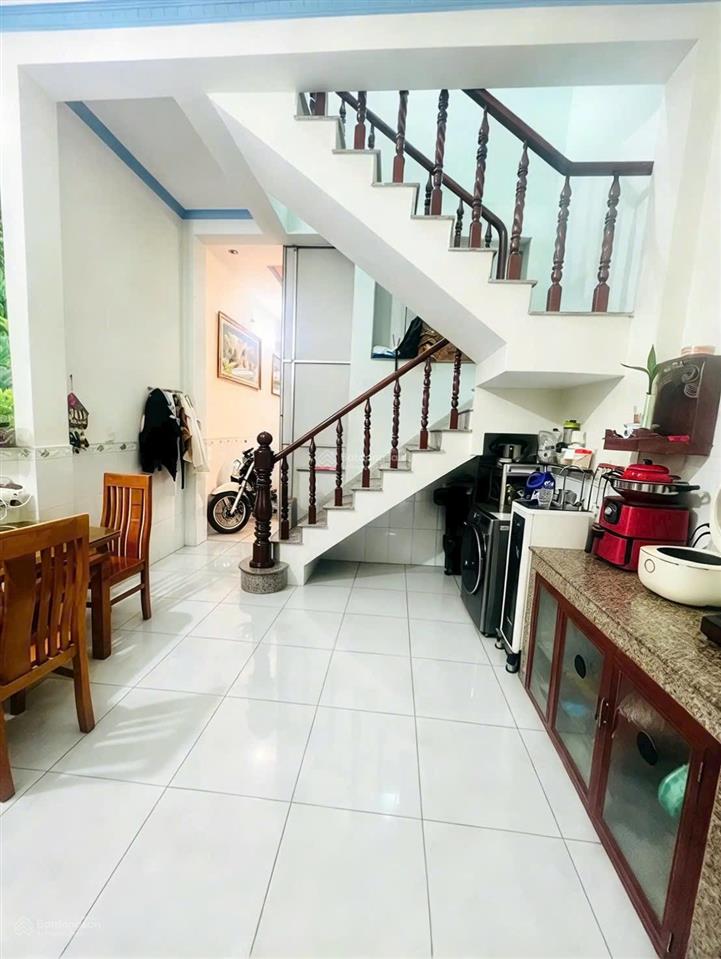 Bán nhà lầu trệt đường nhựa 9m thông, gần ngã tư 550