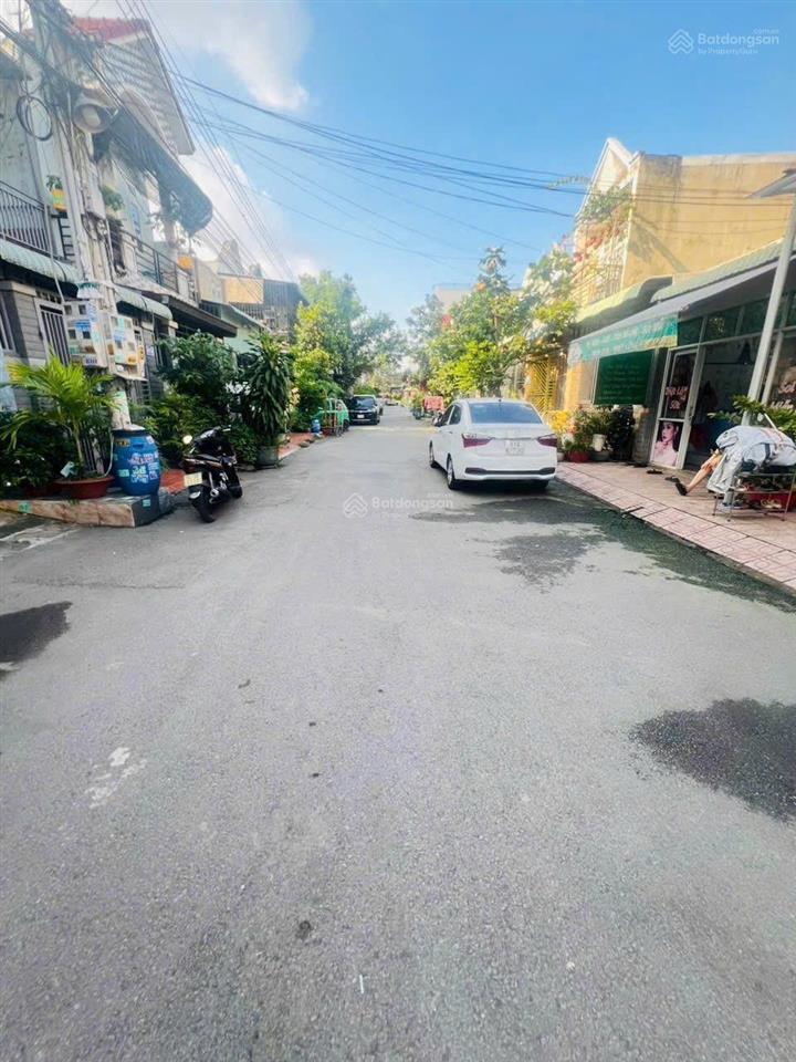 Bán nhà lầu trệt đường nhựa 9m thông, gần ngã tư 550