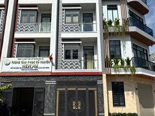 Bán gấp nhà 4 lầu hoàn công trục chính d1 kinh doanh đường 8m ngay làng đại học qg. bến xe mêtro