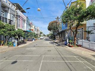 Chính chủ cần bán đất ở p.đông hoà. gần s.thi go 200m. dân cư đông đúc, gần trường học. dt 84.3m.