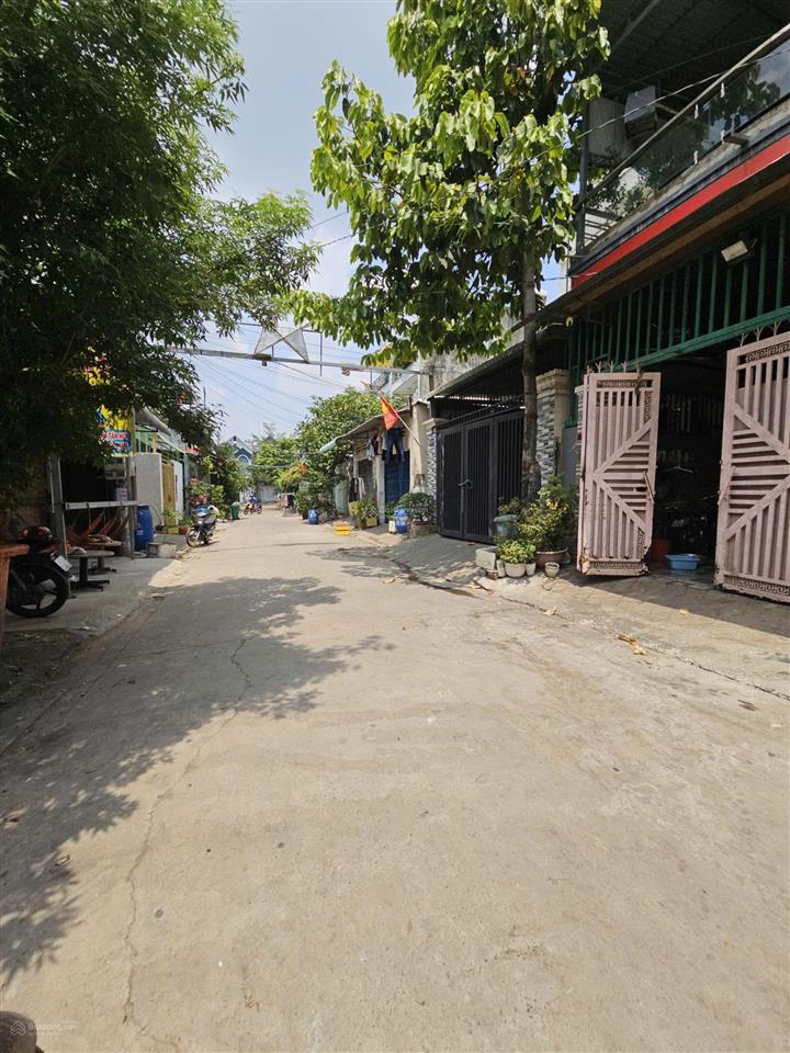 Chính chủ cần bán đất kdc phúc đạt. đông hoà, tp.hcm. sát metro. dt 100m. ngang 5m. tặng nhà c4