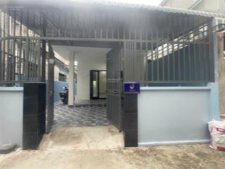 Chính chủ cần bán nhà cấp 4 còn mới ngay chợ, và ga dĩ an. hẻm thông , xe 3 gác vào. dt 119,5m