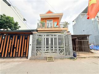 Chính chủ cần bán trệt lầu ở gs18, dĩ an. đường trước 2 xe né nhau. dt 75m. 3pn,3wc. gần s.thị 100m