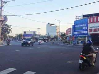 Chính chủ cần bán gấp đất mt ở lý thường kiệt, dĩ an. kinh doanh sầm uất. dt 360m. ngang 10m.