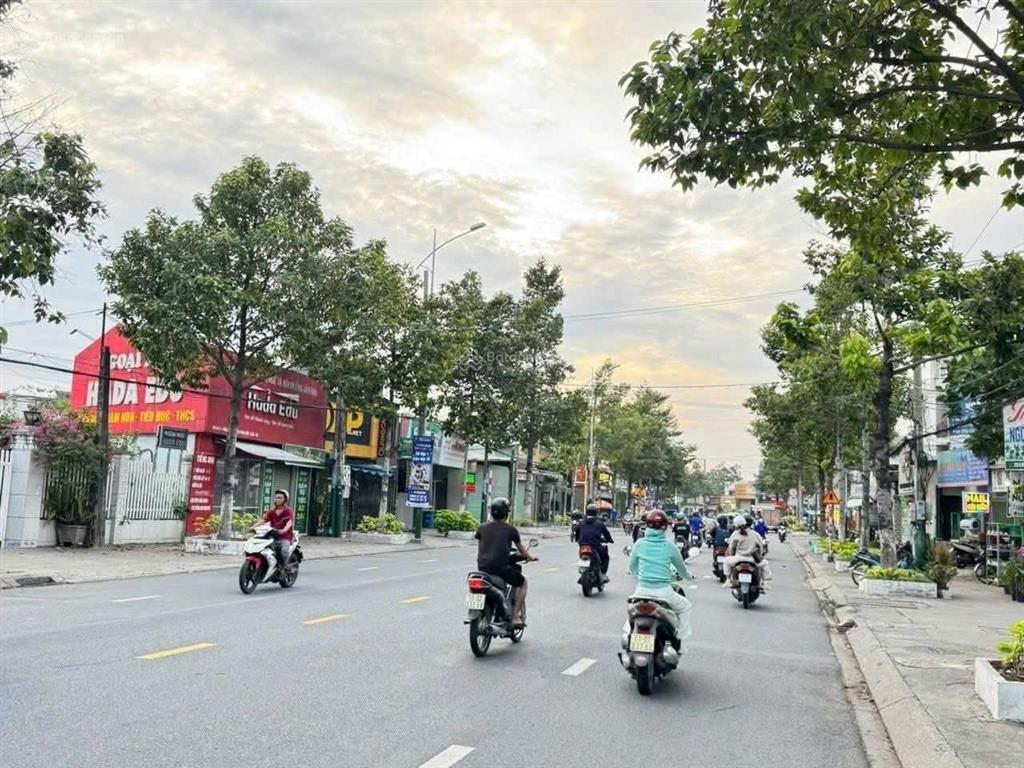 Chính chủ cần bán mt kinh doanh lê hồng phong ở ngã 3 cây điệp, dĩ an, dt 256,7m2, thổ cư 200m2