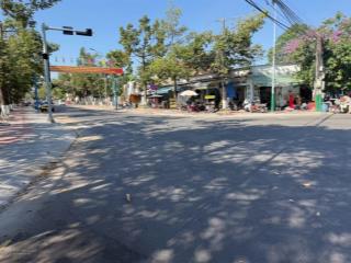 Cần bán gấp mt kd ở ngã 3 nguyễn thái học và nguyễn trung trực. p. đông hoà. dt 210m2 tc 121m2