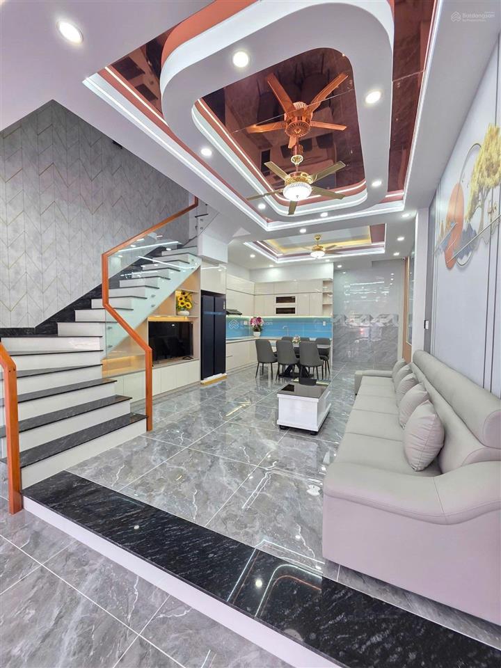 Tôi bán nhà 4 lầu kdc đông hòa gần trường hoc. vừa hoàn thiện đủ nôi thất 6phong 6wc vào ở ngay