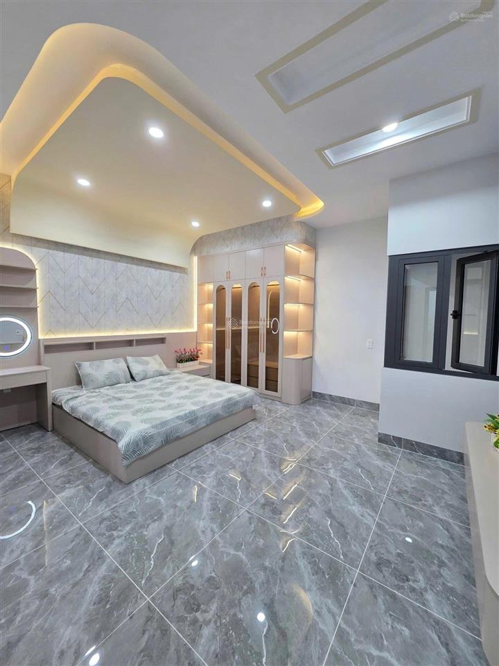 Tôi bán nhà 4 lầu kdc đông hòa gần trường hoc. vừa hoàn thiện đủ nôi thất 6phong 6wc vào ở ngay