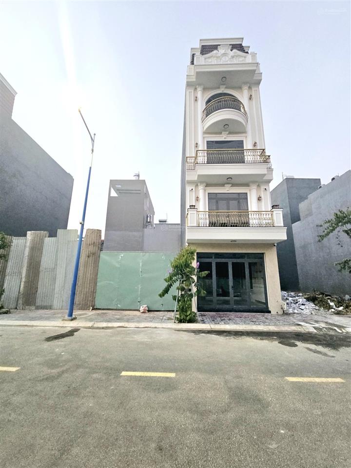 Tôi bán nhà 4 lầu kdc đông hòa gần trường hoc. vừa hoàn thiện đủ nôi thất 6phong 6wc vào ở ngay