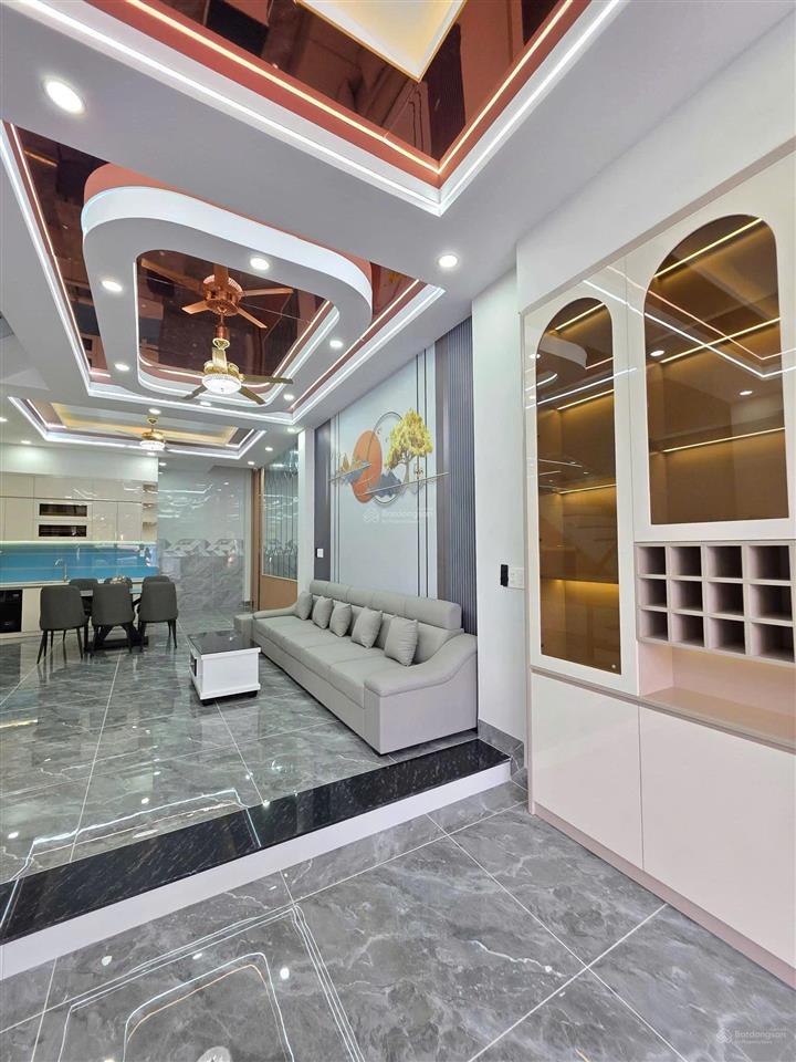 Tôi bán nhà 4 lầu kdc đông hòa gần trường hoc. vừa hoàn thiện đủ nôi thất 6phong 6wc vào ở ngay