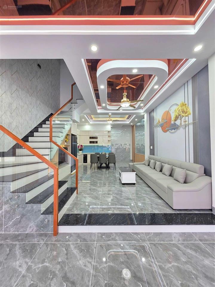 Tôi bán nhà 4 lầu kdc đông hòa gần trường hoc. vừa hoàn thiện đủ nôi thất 6phong 6wc vào ở ngay