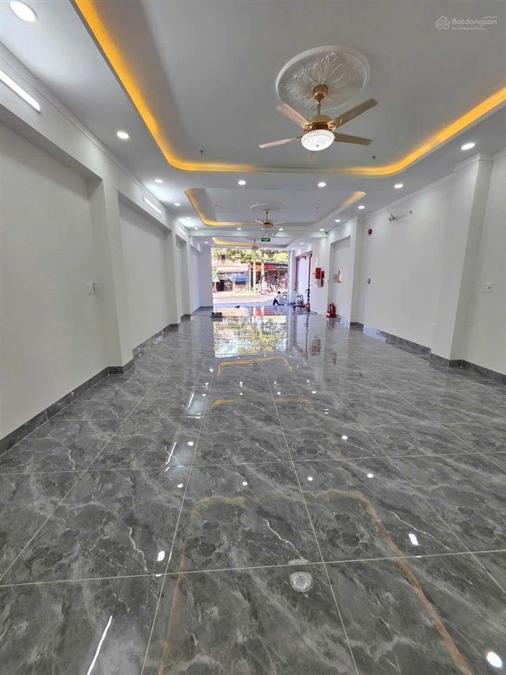 Chuyển nhượng toà nhà văn phòng mt lê hồng phong p dĩ an tp hcm