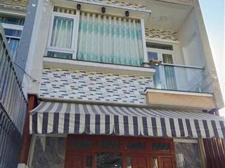 Chính chủ cần bán gấp trệt 1 lầu ở suối lồ ô, đông hoà. 3pn ngang 5m. sân xe hơi. dt 102m2. an ninh