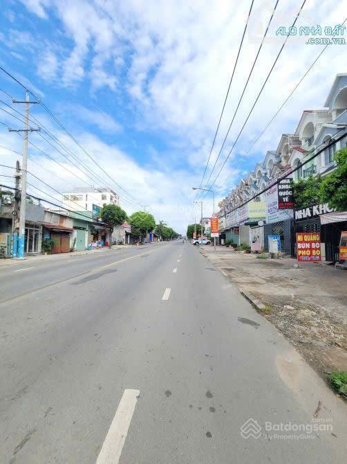 Bán nhà 1 trệt 3 lầu mt đường đt743a p.bình an, tp.dĩ an