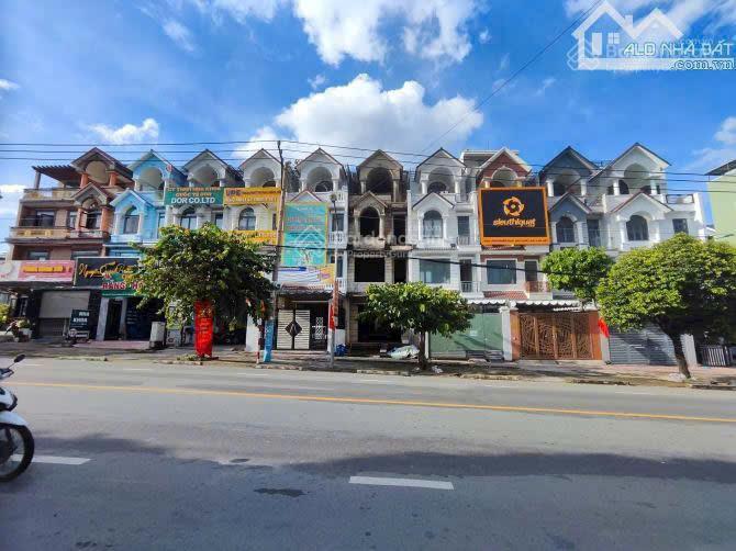 Bán nhà 1 trệt 3 lầu mt đường đt743a p.bình an, tp.dĩ an