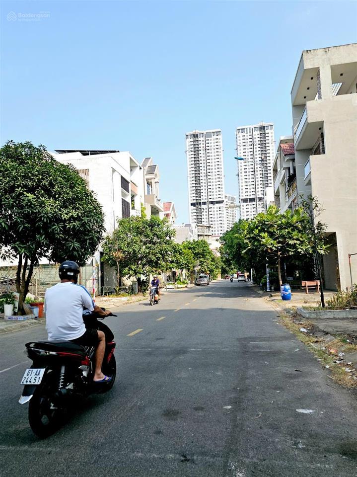 Chính chủ cần bán 2 căn hộ dịch vụ 1 trệt 2 lầu ngay ql1k, linh xuân. dt 81m2. cách làng đhqg 2km