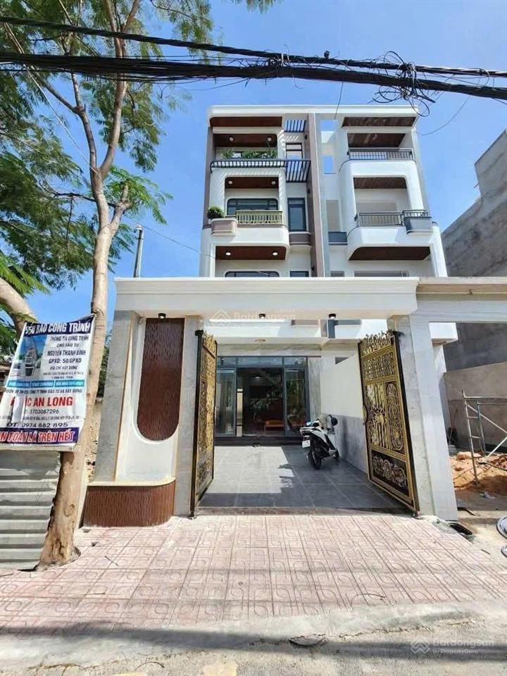 Chính chủ cần bán 1trệt 3 lầu mới. ở đông hoà. ra ql1k 100m. đường thông 6m. 4pn, 4wc. dt 117,6m2