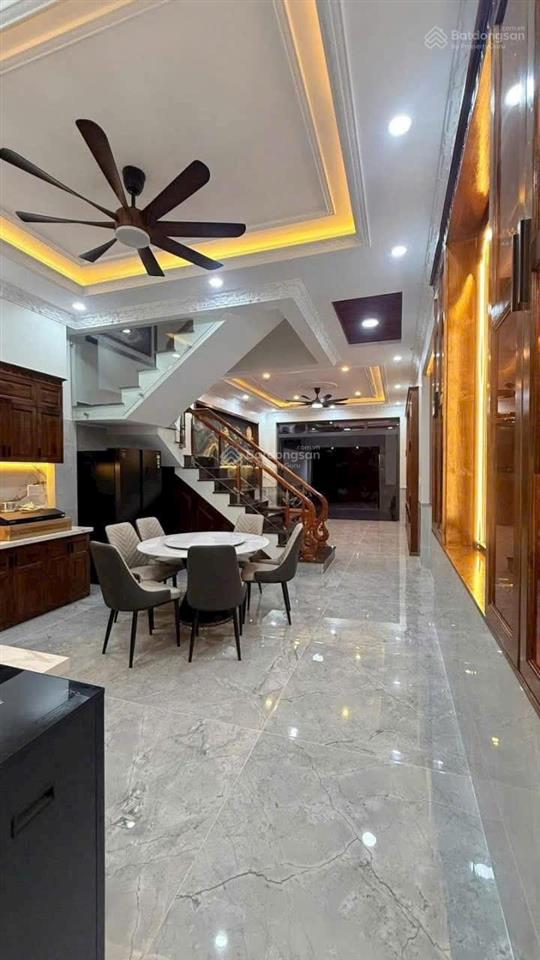 Chính chủ cần bán 1trệt 3 lầu mới. ở đông hoà. ra ql1k 100m. đường thông 6m. 4pn, 4wc. dt 117,6m2