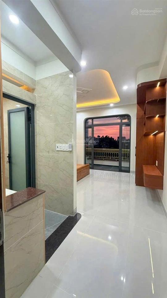 Chính chủ cần bán 1trệt 3 lầu mới. ở đông hoà. ra ql1k 100m. đường thông 6m. 4pn, 4wc. dt 117,6m2