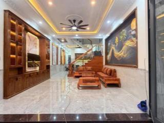 Chính chủ cần bán 1trệt 3 lầu mới. ở đông hoà. ra ql1k 100m. đường thông 6m. 4pn, 4wc. dt 117,6m2