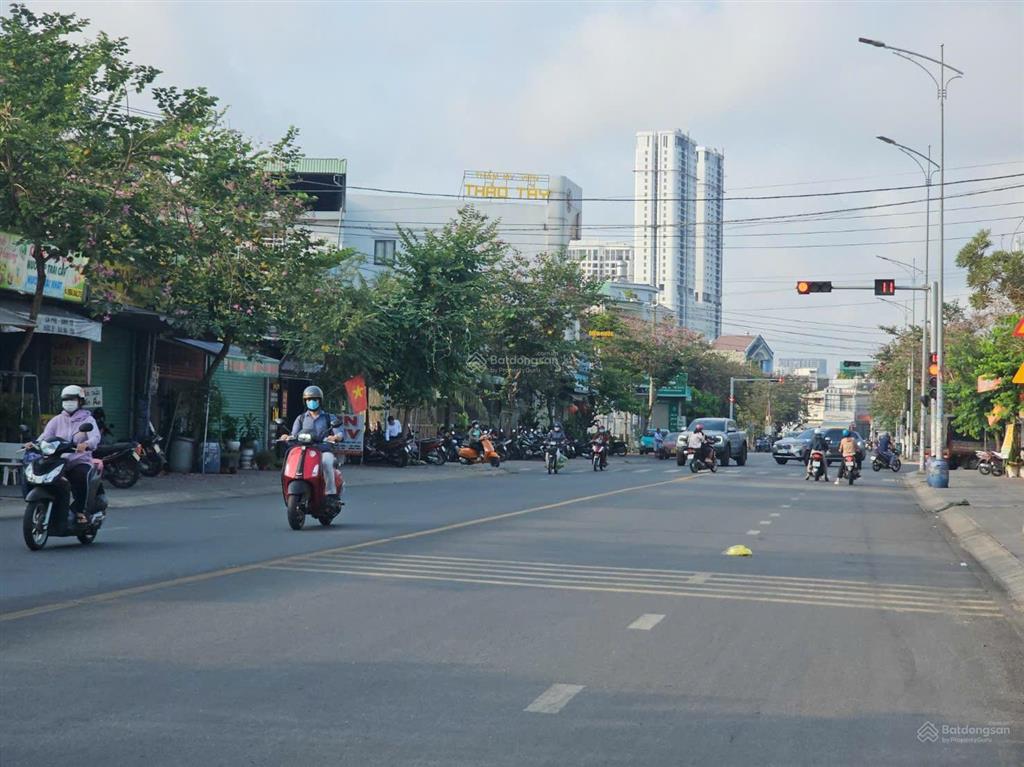 Chính chủ cần bán mtkd vip tốt nhất khu vực đông hoà.dt 110m2. ngang 5m. full thổ cư. vuông vức