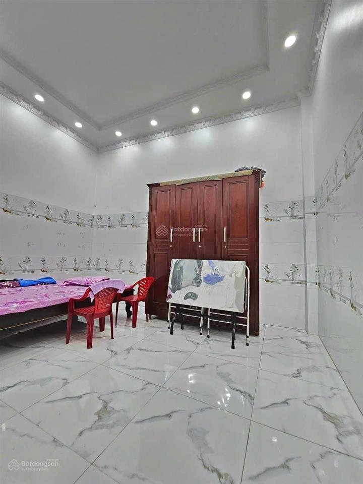 Chính chủ cần bán nhanh nhà trệt lầu 1 tum ở dĩ an. dt 267,6m2. thổ cư 100%. ngang 9,4m. 3pn, 2wc.