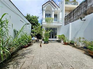 Chính chủ cần bán nhanh nhà trệt lầu 1 tum ở dĩ an. dt 267,6m2. thổ cư 100%. ngang 9,4m. 3pn, 2wc.