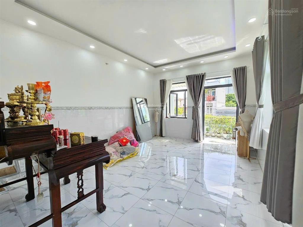 Chính chủ cần bán nhanh nhà trệt lầu 1 tum ở dĩ an. dt 267,6m2. thổ cư 100%. ngang 9,4m. 3pn, 2wc.