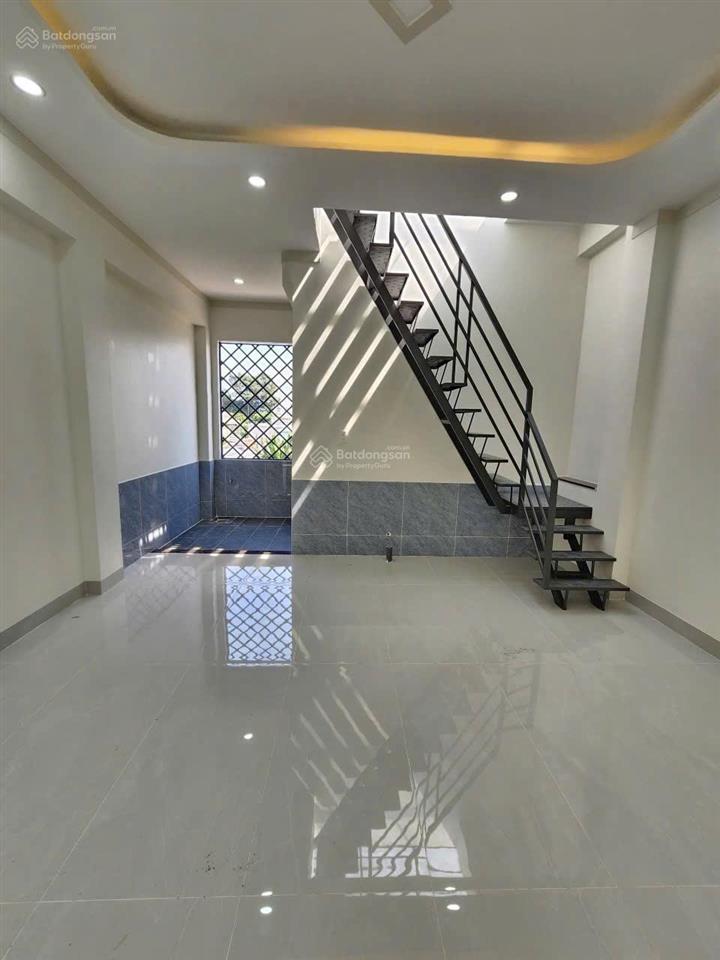 Bán nhà 3 lầu ngay siêu thị big c dĩ an . đường 6m nhưa sổ riêng 4.8x25m. giâ tốt sát làng đhqg