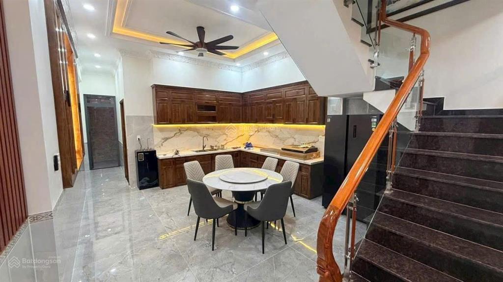 Bán nhà 3 lầu ngay siêu thị big c dĩ an . đường 6m nhưa sổ riêng 4.8x25m. giâ tốt sát làng đhqg