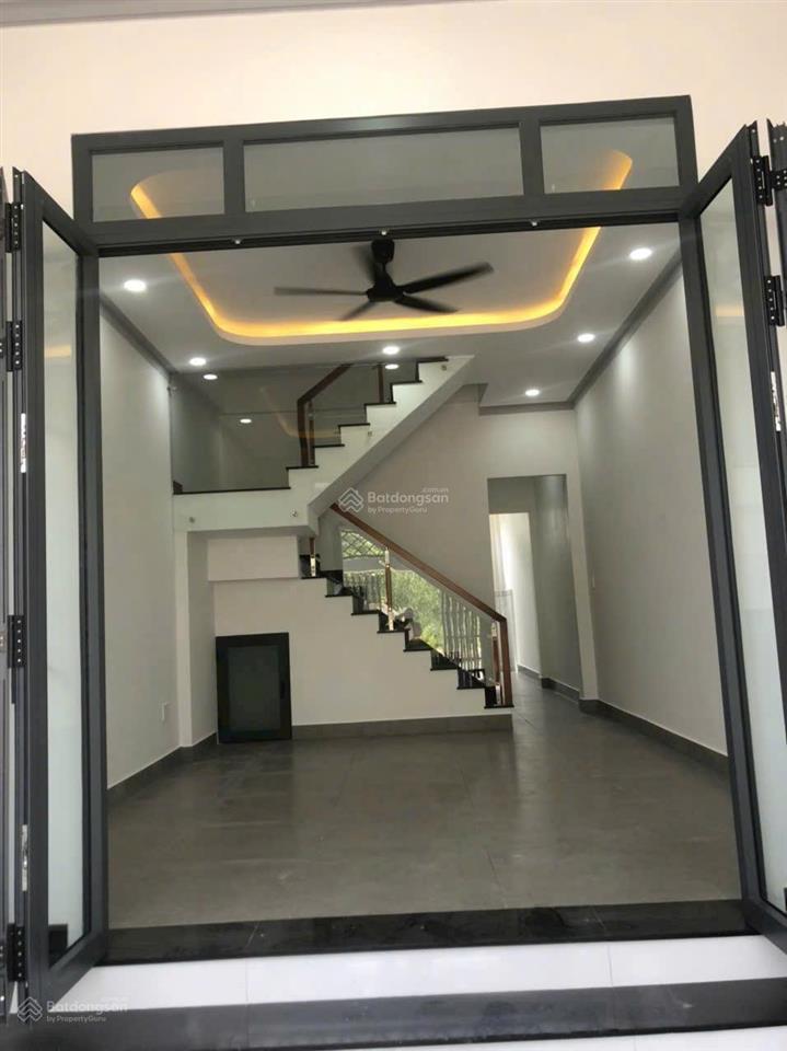 Bán nhanh nhà trêt lầu cách trường cấp 1,2,3 dĩ an chỉ 20m, gần sân vận động