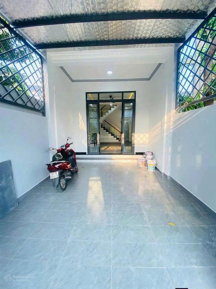Bán nhanh nhà trêt lầu cách trường cấp 1,2,3 dĩ an chỉ 20m, gần sân vận động