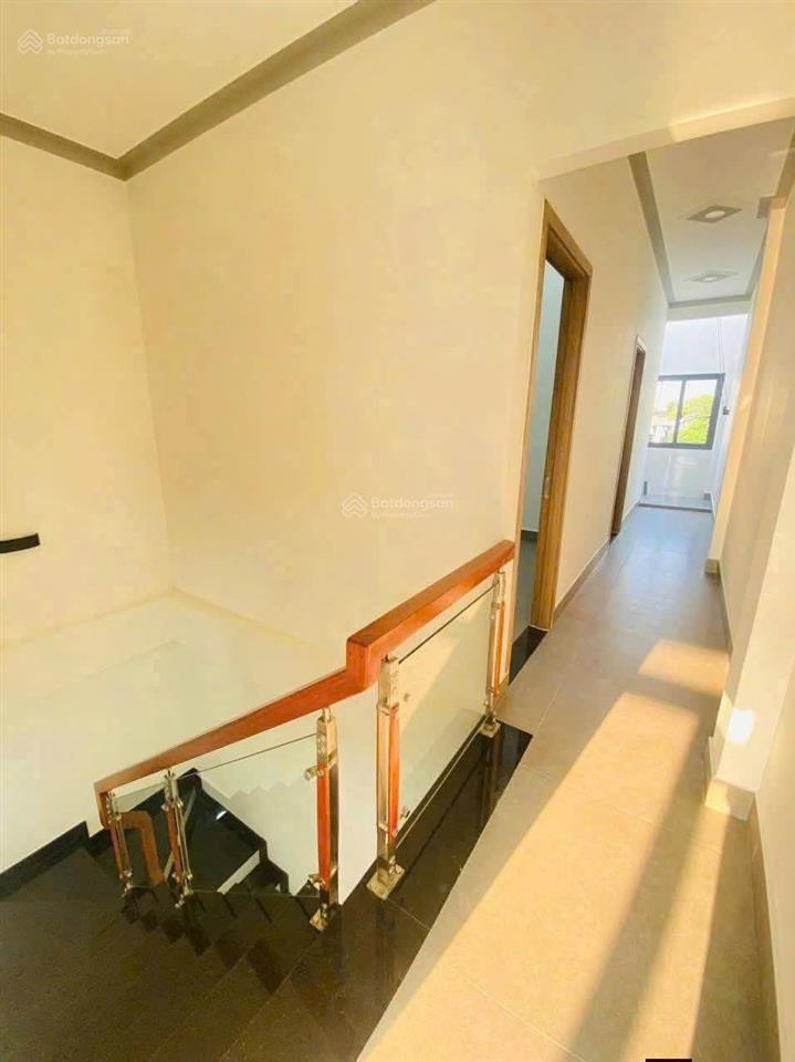 Bán nhanh nhà trêt lầu cách trường cấp 1,2,3 dĩ an chỉ 20m, gần sân vận động