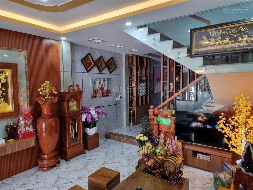 Chính chủ cần bán nhà trệt 2 lầu. nhà mặt phố. dt 115,3m2. ngang 5 x 23m. kinh doanh vạn nghề.