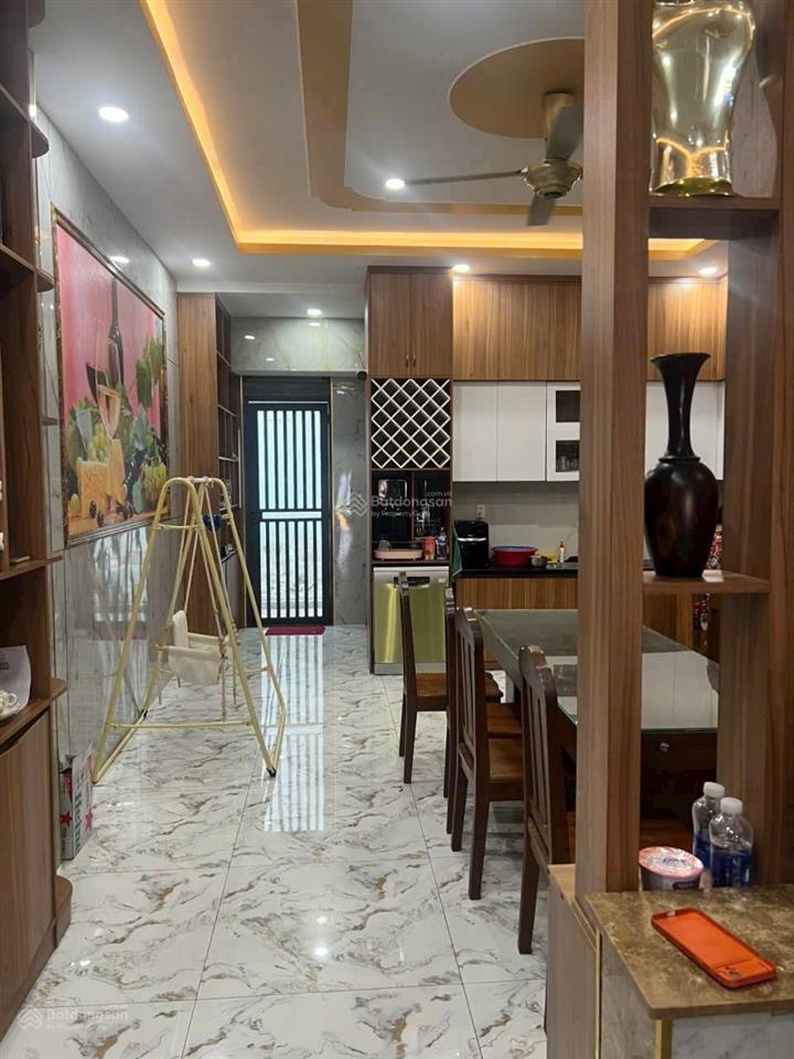 Chính chủ cần bán nhà trệt 2 lầu. nhà mặt phố. dt 115,3m2. ngang 5 x 23m. kinh doanh vạn nghề.