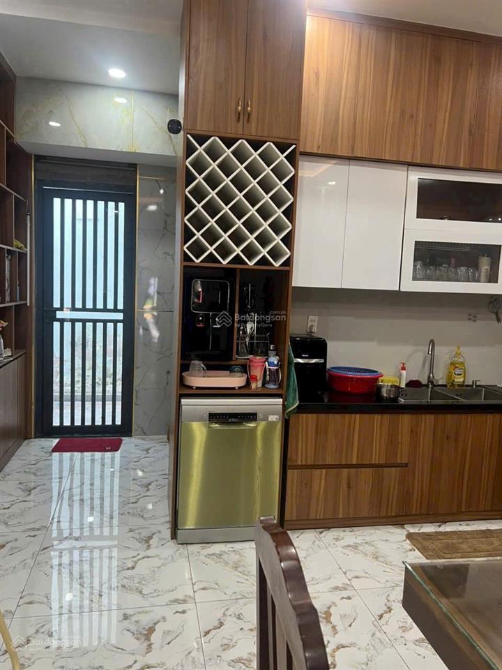 Chính chủ cần bán nhà trệt 2 lầu. nhà mặt phố. dt 115,3m2. ngang 5 x 23m. kinh doanh vạn nghề.