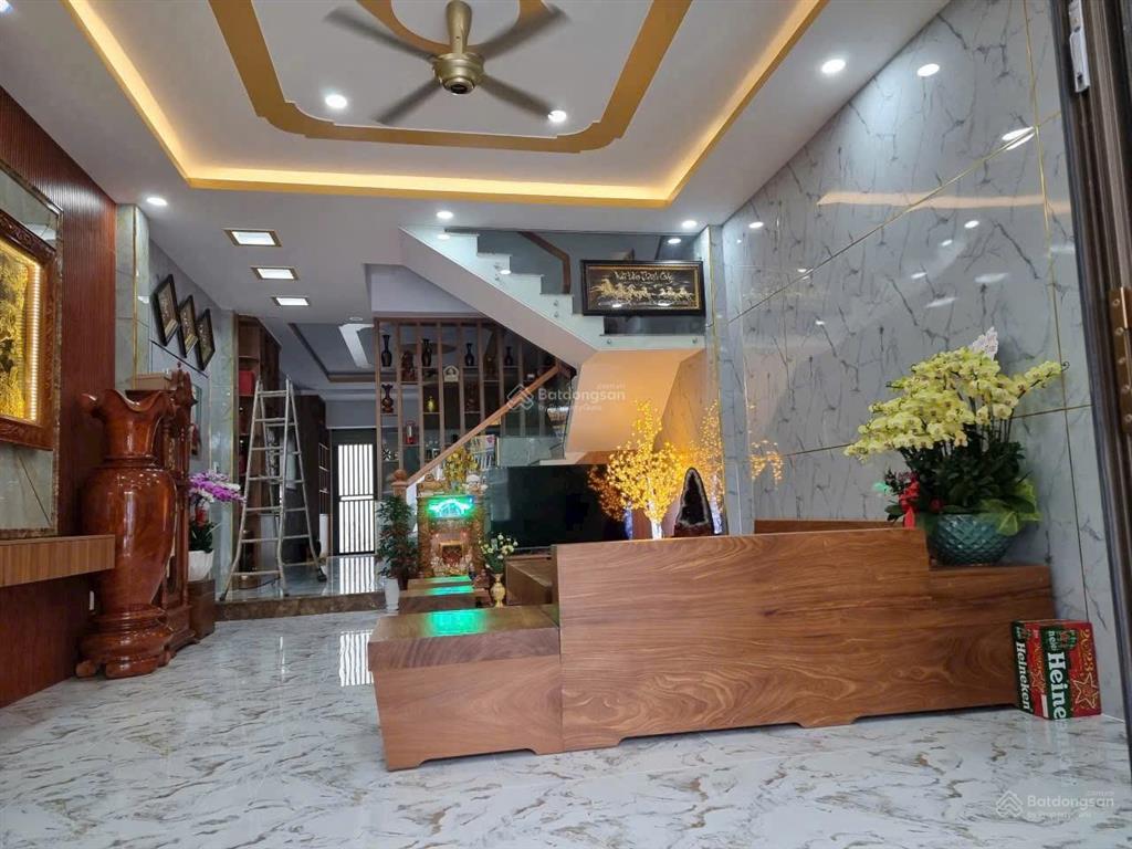 Chính chủ cần bán nhà trệt 2 lầu. nhà mặt phố. dt 115,3m2. ngang 5 x 23m. kinh doanh vạn nghề.