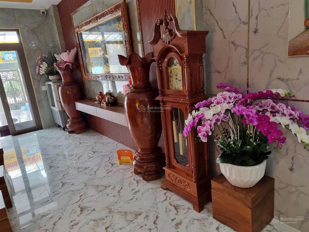 Chính chủ cần bán nhà trệt 2 lầu. nhà mặt phố. dt 115,3m2. ngang 5 x 23m. kinh doanh vạn nghề.