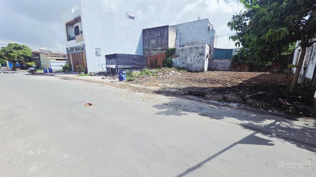 Chính chủ cần bán 2 lô đất ở kdc đông hòa. dt 77m² và 79m². ngang 4,5m. gần s.thị. trường học