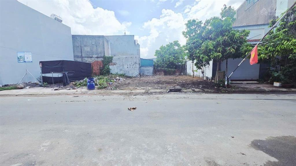 Chính chủ cần bán 2 lô đất ở kdc đông hòa. dt 77m² và 79m². ngang 4,5m. gần s.thị. trường học