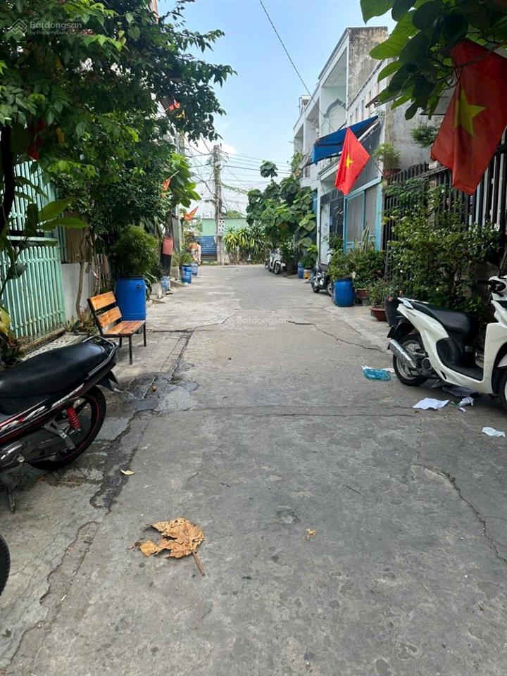 Chính chủ cần bán nhà cấp 4 có gác lửng ở đông hoà. dt 50m2. full t.cư. gần trường, chợ. an ninh