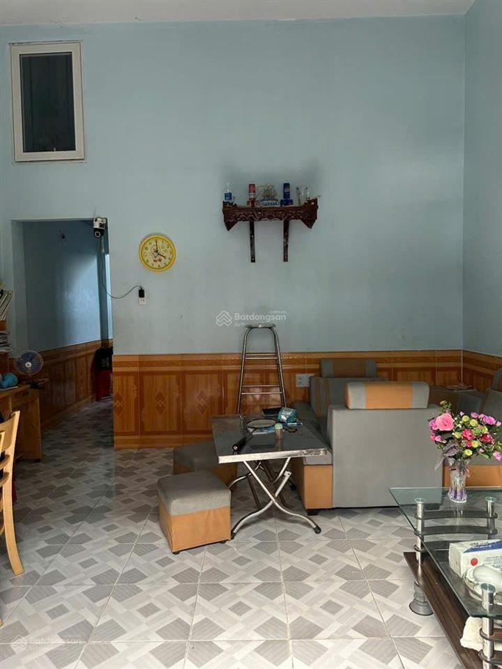 Chính chủ cần bán nhà cấp 4 có gác lửng ở đông hoà. dt 50m2. full t.cư. gần trường, chợ. an ninh