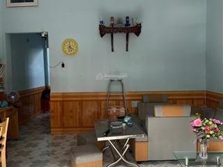 Chính chủ cần bán nhà cấp 4 có gác lửng ở đông hoà. dt 50m2. full t.cư. gần trường, chợ. an ninh