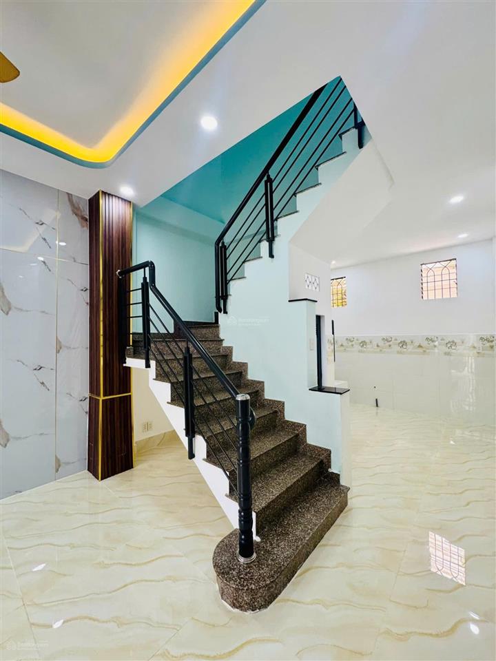 Chính chủ cần bán nhà trệt 1 lầu ở đường trần quôc toản, di an. dt 41,1m2. khu ăn uống nhộn nhịp.
