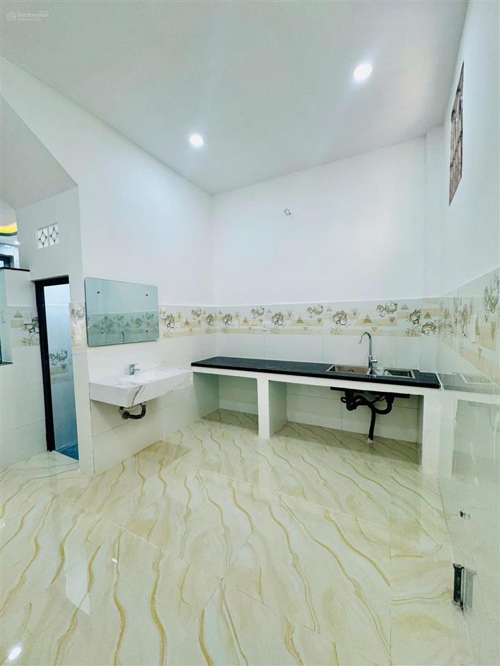 Chính chủ cần bán nhà trệt 1 lầu ở đường trần quôc toản, di an. dt 41,1m2. khu ăn uống nhộn nhịp.